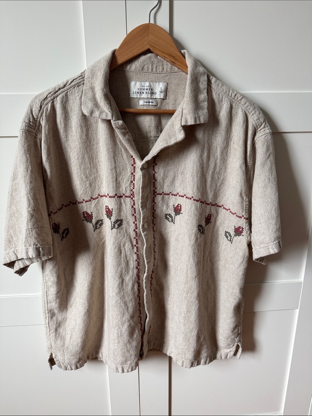Abercrombie & Fitch Beige Short-Sleeve Button-Down with Red Rose Embroidery